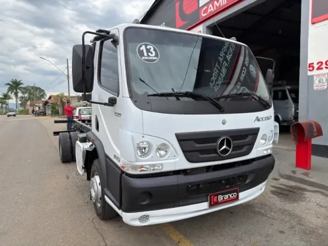 Mb Accelo 815 Ano 2013 Unico Dono.