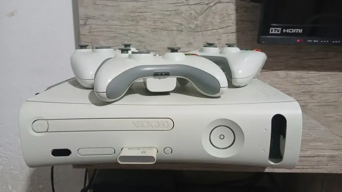 Kit 3 Videogames: 2x Xbox 360 + PS2 Slim Completo