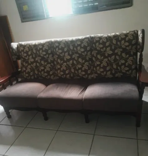 Sofa de 3 lugares em Madeira Pesada