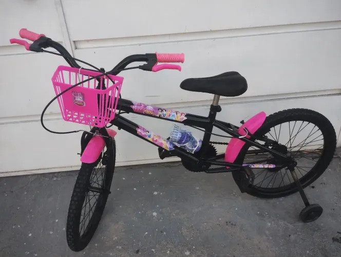 Vendo bicicleta aro 20 feminina das princesas em excelente estado