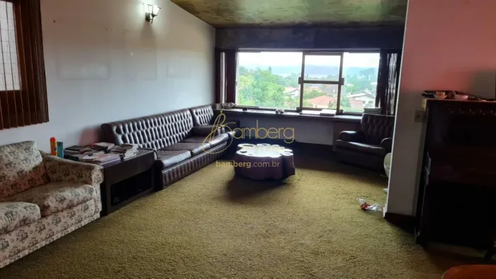 Casa no bolsão de Interlagos /ambientes amplos/ estrutura de concreto aparente