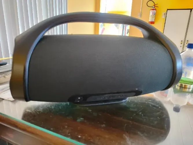 vendo ou troco em boombox 3. um caixa de som boombox com carregador, volto 500, reais