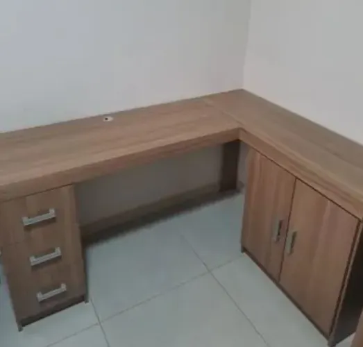 Mesa de escritório canto castanho 