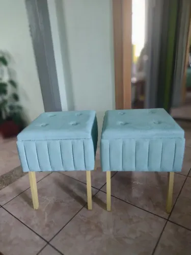 Duas banquetas estofadas