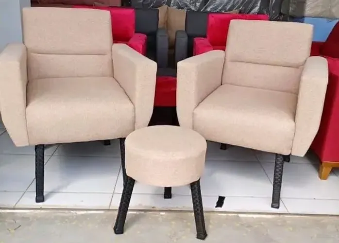 Kit poltronas retro pés em madeira 