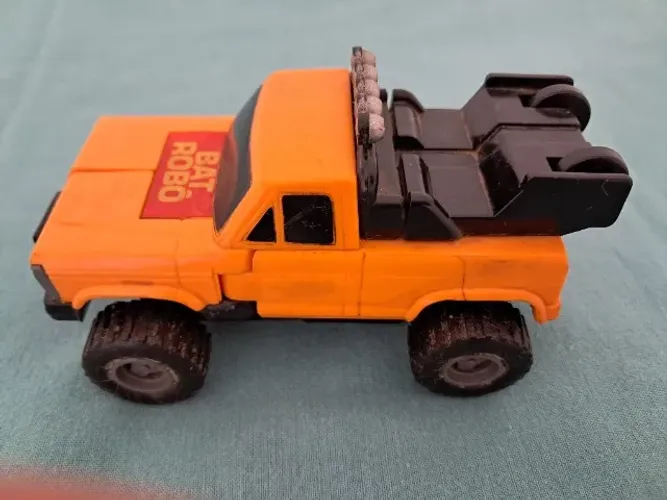 Carrinho Transformers Bat Robô da Estrela 