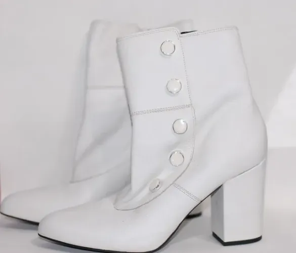 bota couro branca cano médio número 38