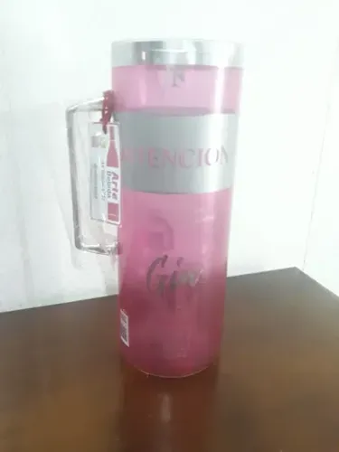 Caneca feito da própria garrafa de vidro