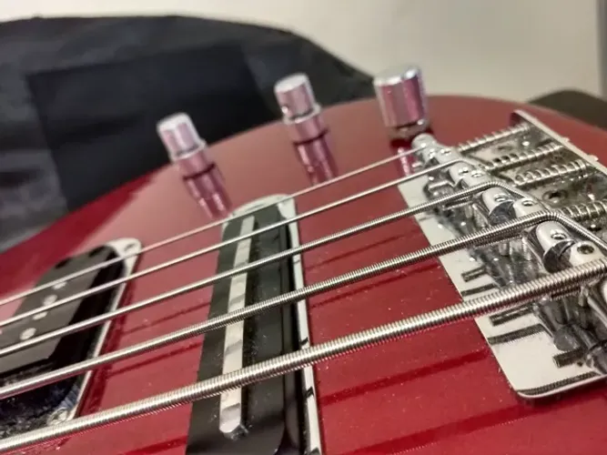 Baixo Yamaha BB425 turbinado com Bartolini 