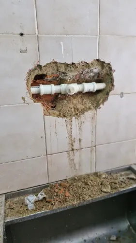 Encanador, bombeiro hidráulico 