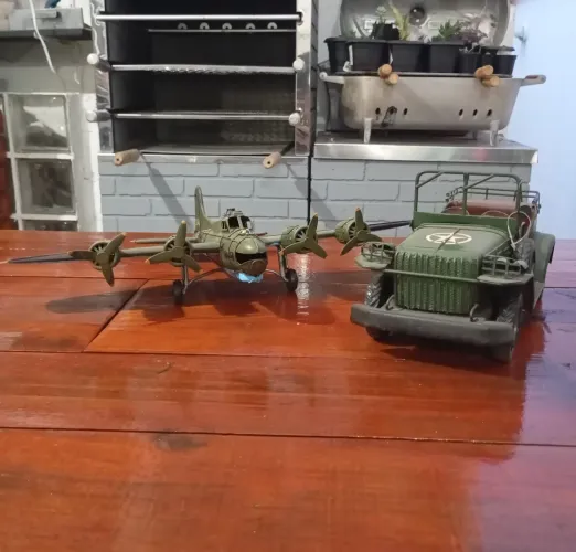 Coleção Veículos Militares Estilo Hand Made para Decoração
