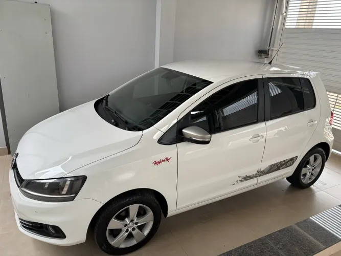 Volkswagen Fox Rock IN RIO 1.6 MI Total Flex 8V 5P 2016