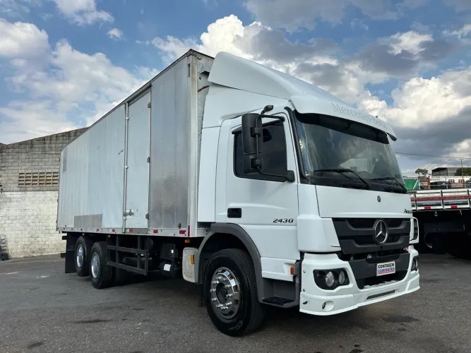 Mb Atego 2430 2020/2020 baú 9 chapeado completo automático