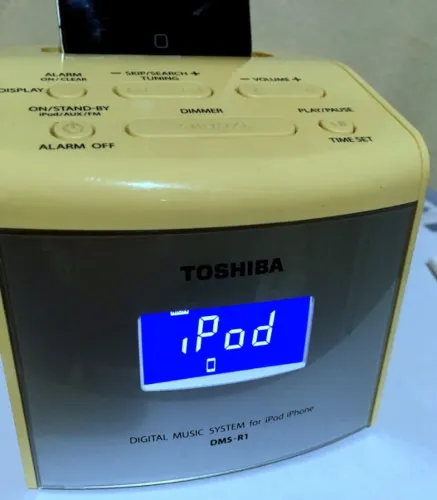 Toshiba Radio Relógio Mini Dock Station Alarme Dms-r1