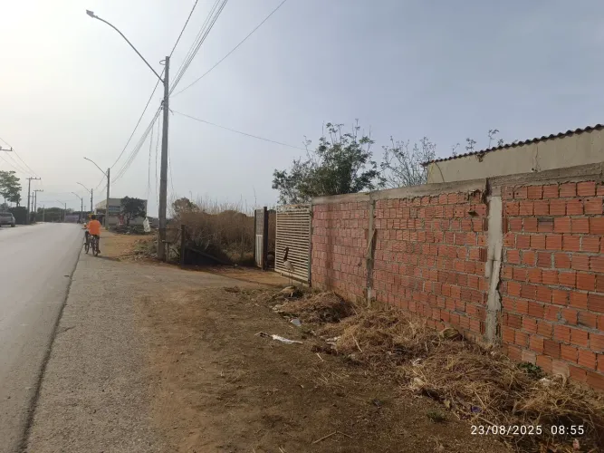 Chácara 5000 M2 em Padre Lúcio com 2 casas frente a pista principal 