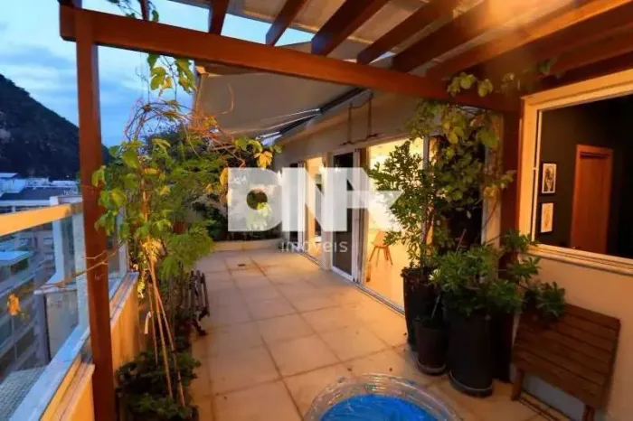 Apartamento : / Residencial / Copacabana
