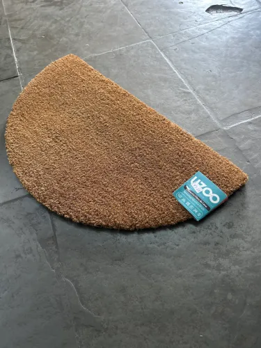 Capacho de Fibra de Coco Meia Lua - Resistente e Natural
