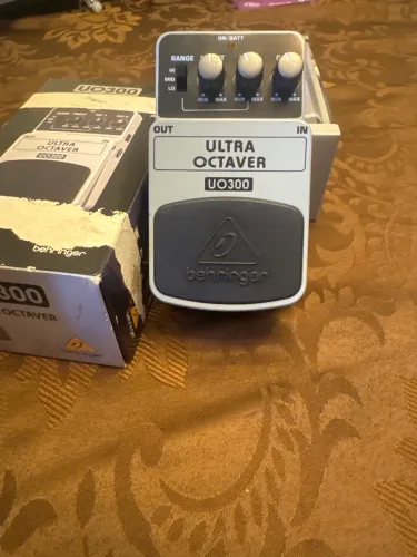 Pedal ultra octave behringer