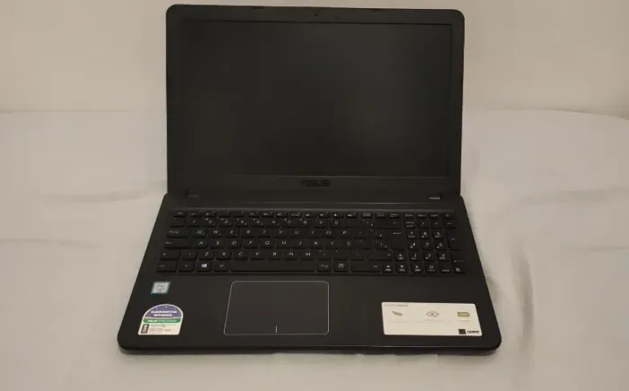 Notebook ASUS Vivobook X543UA, Processador i3-6100U, 4GB RAM, 256GB SSD, Windows 10