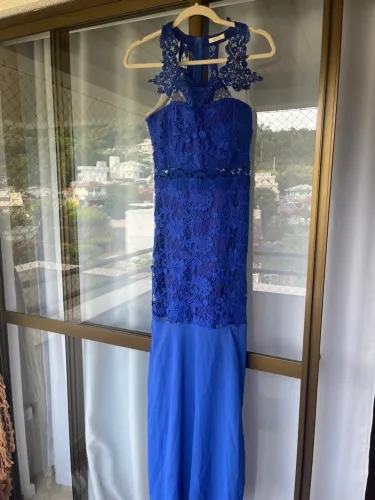 Vestido de festa bordado azul royal