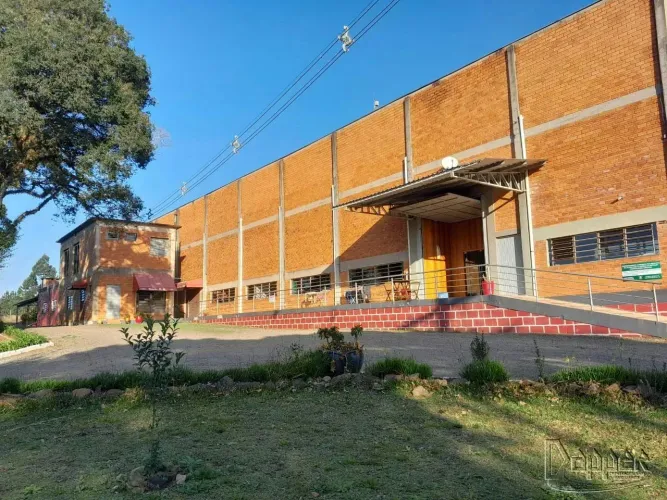 Galpão/Depósito/Armazém à venda no bairro Padre Eterno Ilgues com 1336 m² de área útil