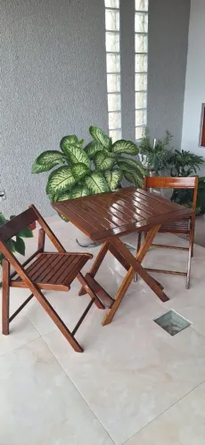  Jogo de mesa e cadeiras de madeira dobrável