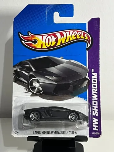 Hot Wheels Lamborghini Aventador LP 700-4 - LACRADO 