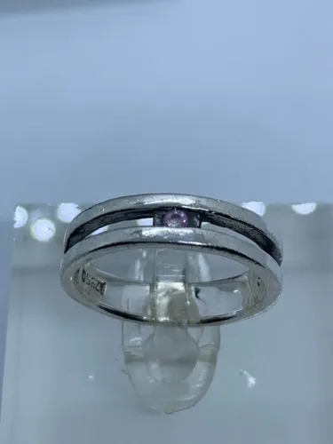 Anel de Prata 925 com lindo design e Pedra Rosa