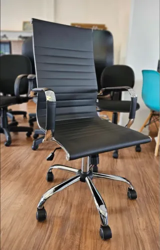 Cadeira de Escritório Executiva Giratória Preta