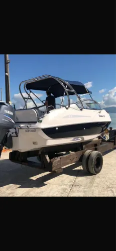 Linda lancha Foker 215 bem cuidada 125.000