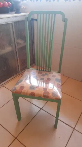 ACEITO PROPOSTAS. 6 cadeiras vintage + base da mesa (sem tampo) de brinde