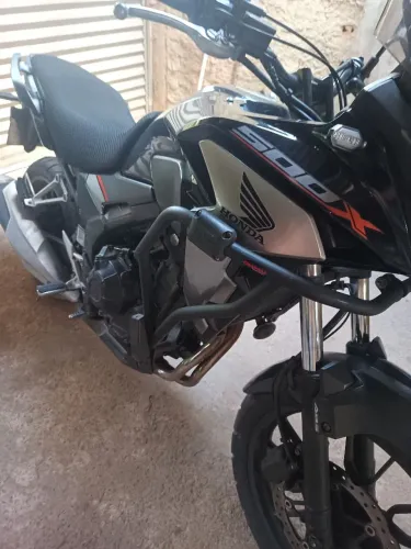 Vendo troco cb 500x 2022 emplacada até 07/2026 no meu  leia o anúncio golpistas  nem tente