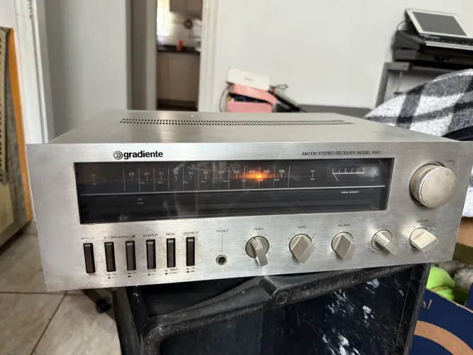 Receiver Gradiente 1060 (detalhes)