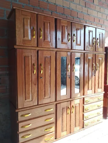 Guarda roupa de casal madeira Maciça/ frete grátis 