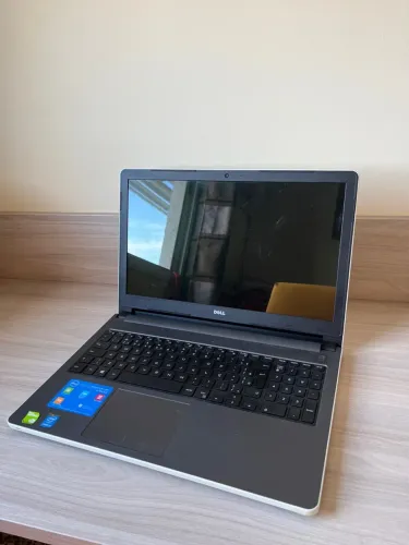 Notebook Dell - Bom estado, tela grande