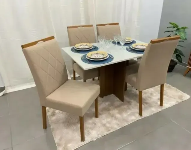 Mesa de jantar com 4 cadeiras ( no estoque)