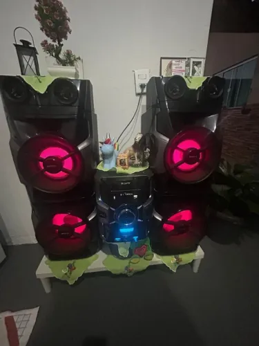 Som residencial Sony conservado