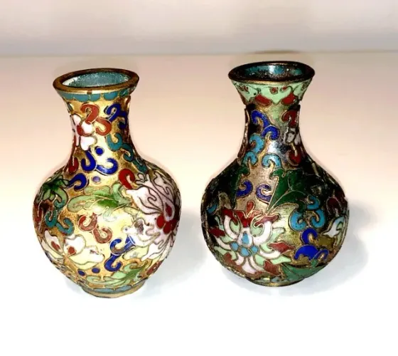 Par de mini jarros em arte denominada cloisonné - Raridade