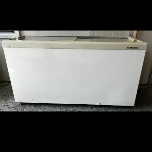 Vendo Freezer Horizontal Metalfrio com tampa de vidro 550lts (220v)
