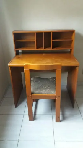 Escrivaninha com Estante