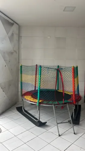 Pula pula e casinha de bolas