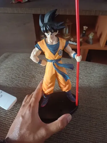 Action figure goku dragon ball .