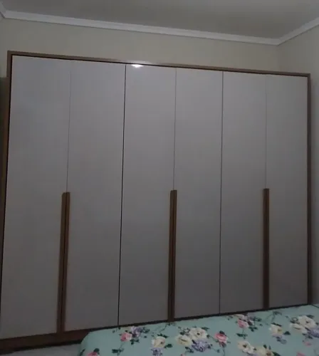 Vendo guarda Roupa semi- novo, 6 portas, 100% MDf, Rimo.