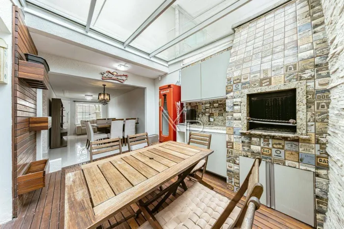 Sobrado com 3 dormitórios à venda, 209 m² por R$ 1.250. - Água Verde - Curitiba/PR