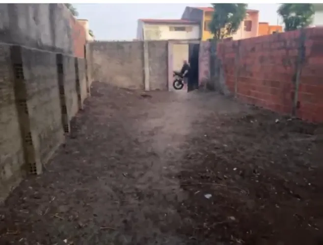 VENDO TERRENO EM FORTALEZA - BAIRRO MONDUBIM