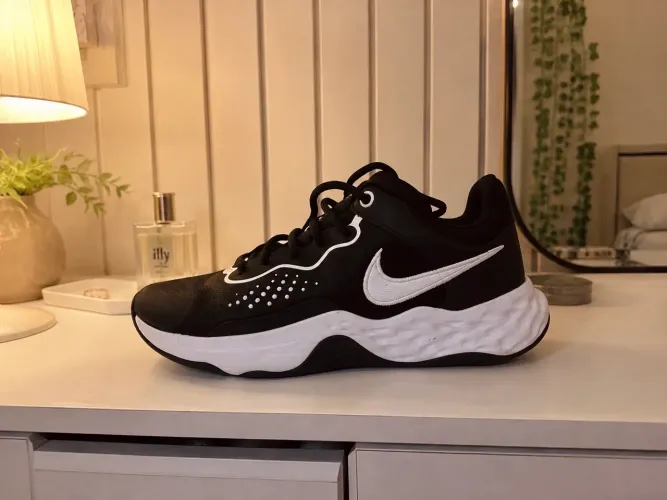 Tênis Nike Fly.By Mid 3 original, modelo DD9311-003, na cor preto/branco.