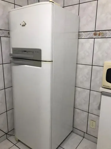Geladeira prescisa desentupir o dreno mas funcionando normal