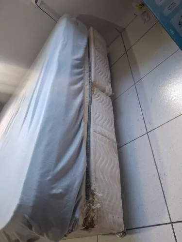 Cama Queen Casal - Usado