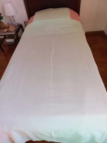 Virol e fronha verde água para cama de solteiro com bordados