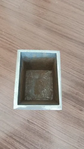Vaso retangular em metal 14 x 11
